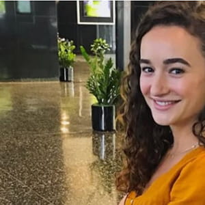 Che cos’è il glioma cerebrale dell’attrice Kelley Mack e chi colpisce