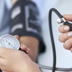 Pressione alta? Ecco le cinque regole per prevenirla (e proteggere cuore, cervello e reni)