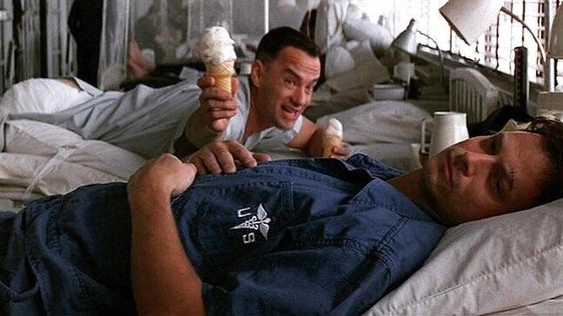 Forrest Gump porta il gelato al tenente Dan