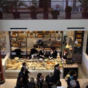 Terrazza sulle Dolomiti e 23 botteghe: il Mercato Centrale prepara lo sbarco a Bolzano