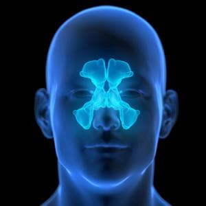 Kronik sinüzit: antibiyotik mi yoksa ameliyat mı?