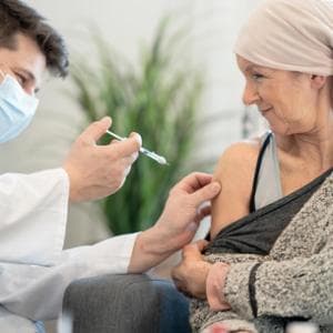 Le vaccinazioni proteggono i pazienti oncologici