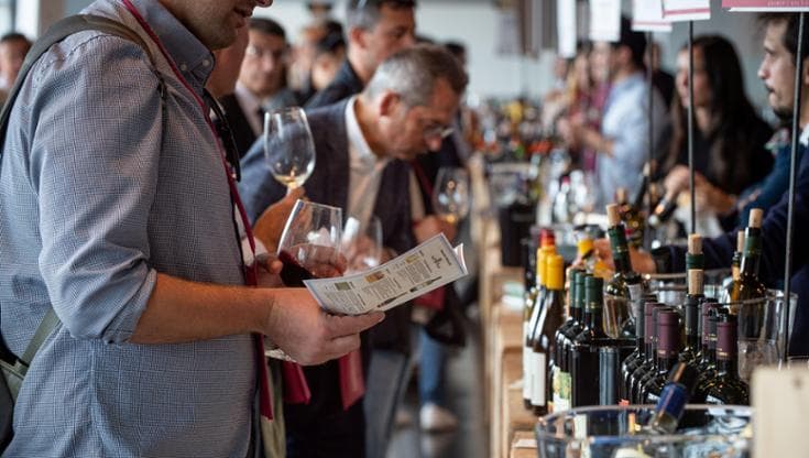 Un banco di degustazione (foto di Stefano Calamelli)
