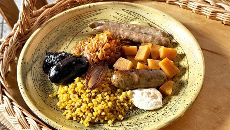 Un piatto del ristorante medievale Olde Hansa, nel cuore della città vecchia di Tallinn