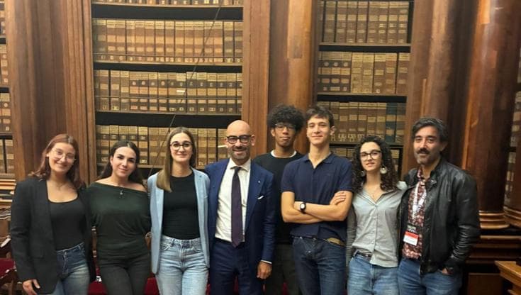 Il professor Bassetti con gli studenti del Liceo Alvise Cornaro di Padova