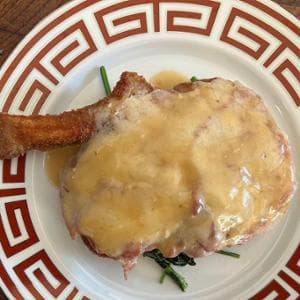 La ricetta perfetta: cotoletta alla bolognese dello chef Matteo Poggi