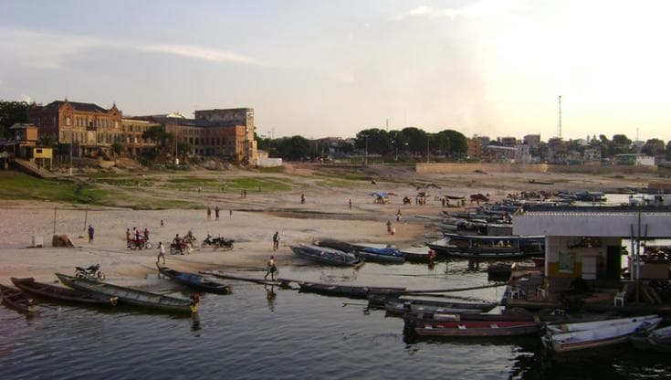 Il porto di Tefé, in Brasile (foto: sgt-bartos, CC BY-SA 3.0 via Wikimedia Commons)