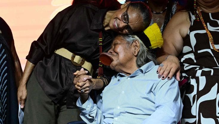 La ministra dell'Ambiente brasiliana Marina Silva con il capo Raoni