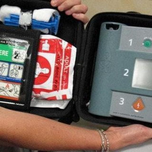 Arresto cardiaco, se vuoi la patente impara (anche) rianimazione e massaggio