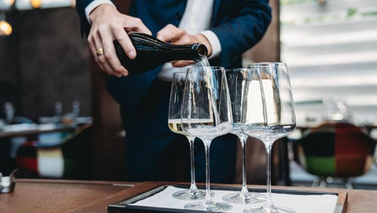 Lo strano caso del Prosecco “esplosivo”: ritirato dal commercio quasi un milione di bottiglie