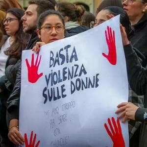 La psichiatra Emi Bondi: “Uomini sempre più fragili e violenti perché temono la libertà femminile”