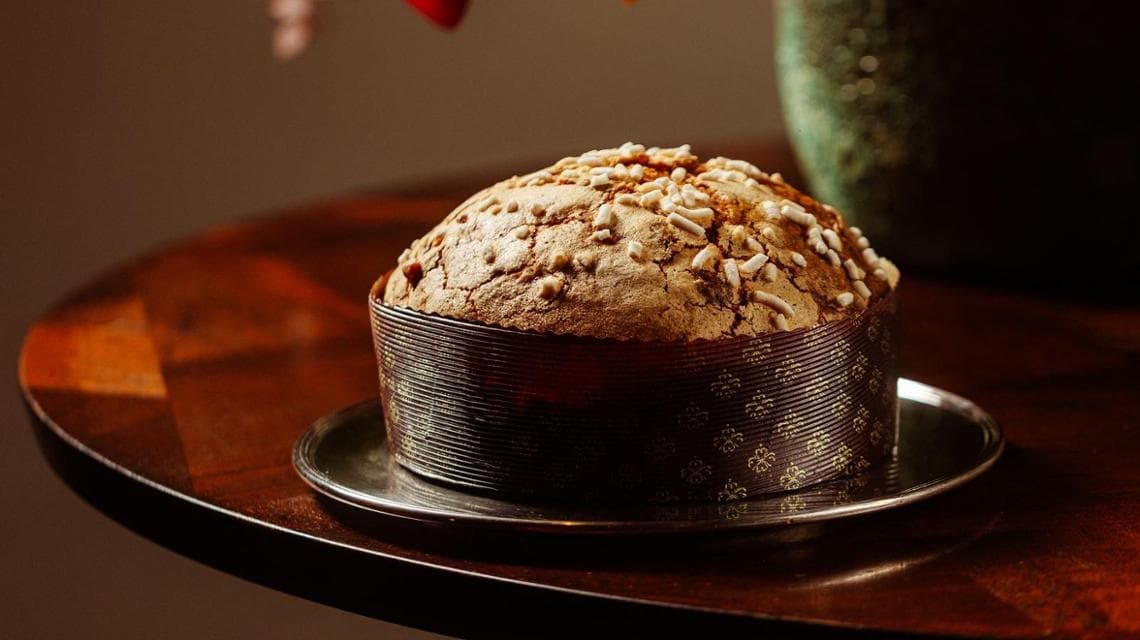 L'elegante panettone della Farmacia del Cambio