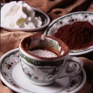 Tra caffè e pasticcerie alla scoperta della Napoli più poetica e letteraria