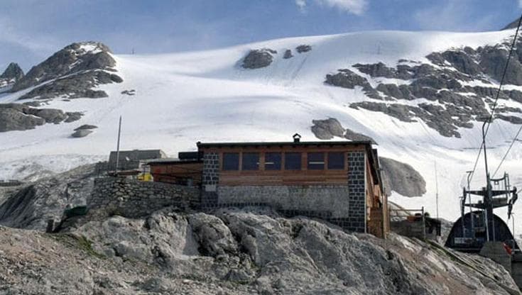 Il rifugio abbandonato sulla Marmolada Pian dei Fiacconi