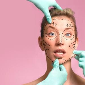 Il lifting non ha più età: sempre più giovani sotto il bisturi per inseguire la perfezione