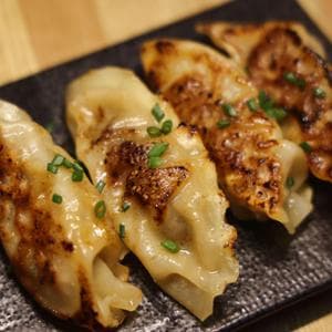 Gyoza, piccoli scrigni di gusto giapponese: i 10 migliori ristoranti dove provarli in Italia