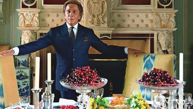 La copertina del volume "Valentino: at the emperor's table"