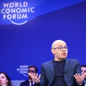 Davos, l’IA fa paura: “Uno tsunami sta colpendo il mondo del lavoro”