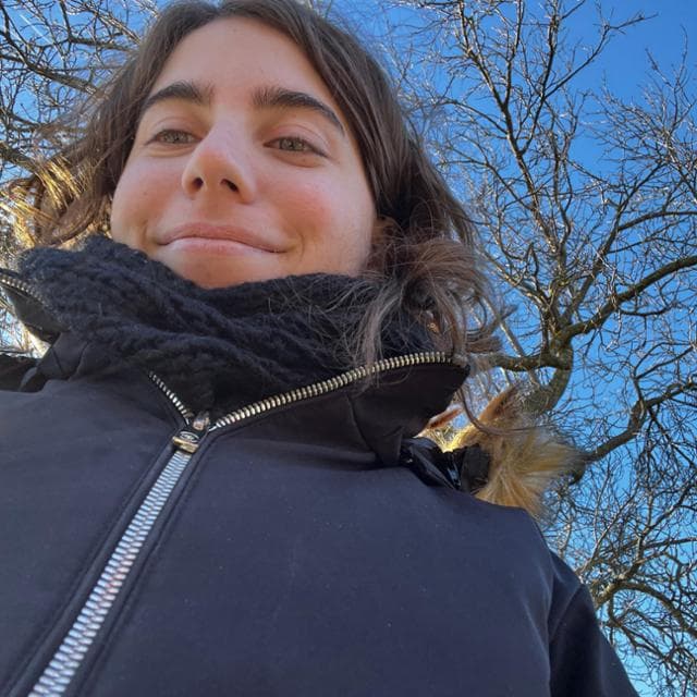 Valeria: “Il corpo fuori controllo e la diagnosi di epilessia a 9 anni ma l’arte mi ha salvata”