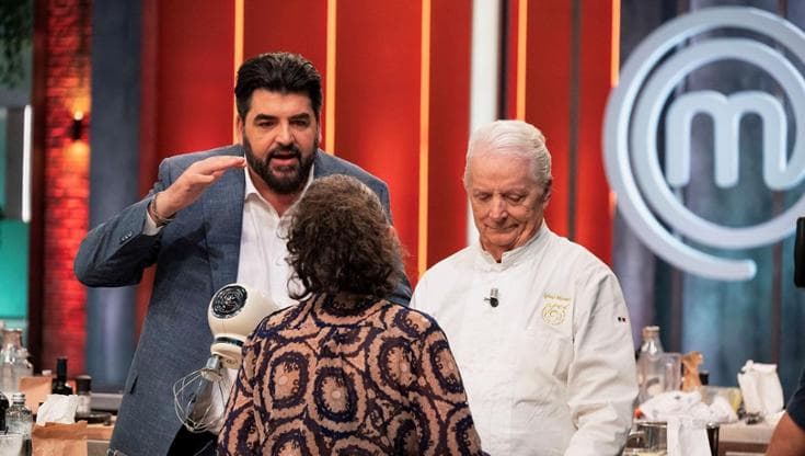 Massari a Iolanda: “Hai fatto una torta pericolosa per la salute”