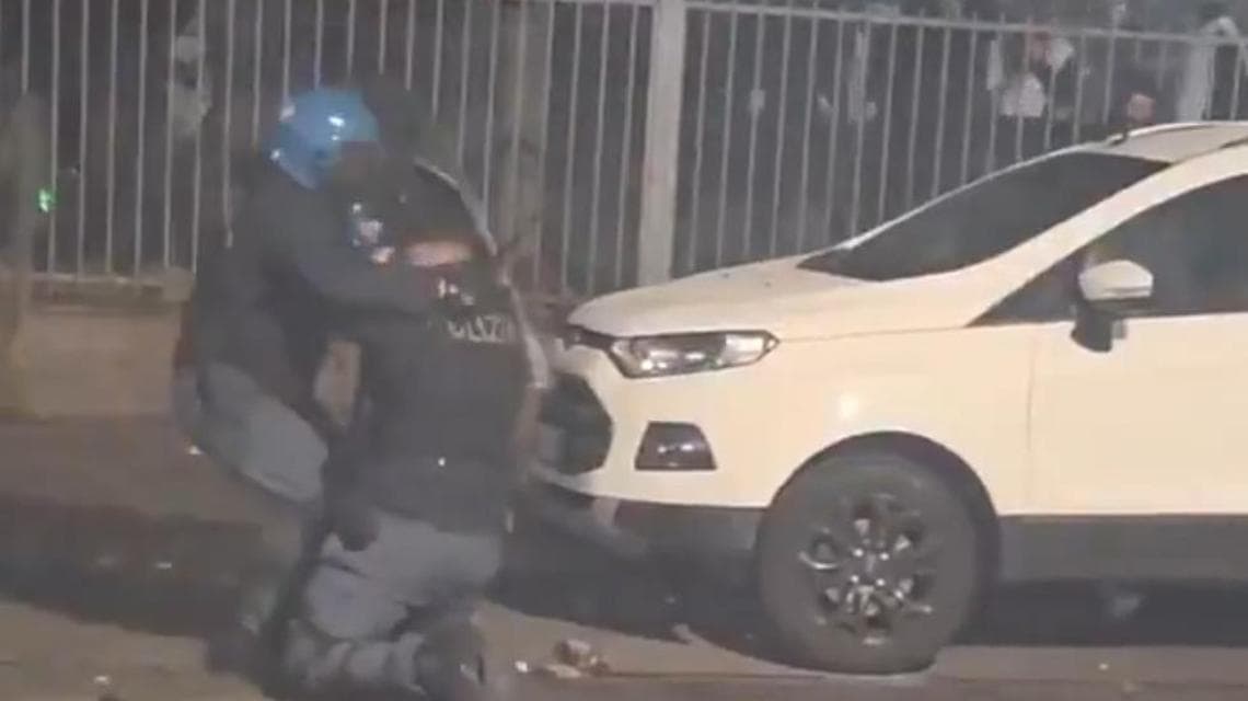 Saldırıya uğrayan polislerin yapay zeka tarafından oluşturulan fotoğrafı. Polis: “İnternetten aldık, biz üretmedik”