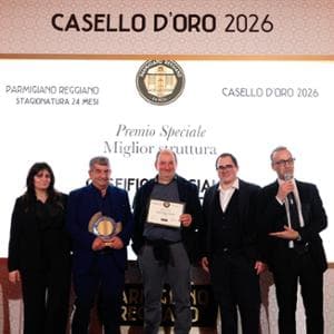 Parmigiano Reggiano, il migliore dell’anno è di un caseificio di Parma