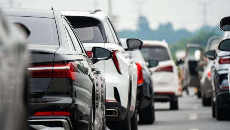 Trasporti, l’Europa in ritardo sulla sostenibilità: emissioni ancora in crescita