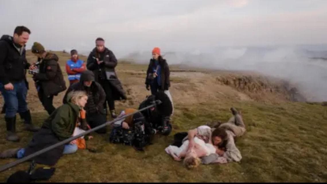 Heathcliff e Catherine nelle brughiere dello Yorkshire (© Production / Studio)