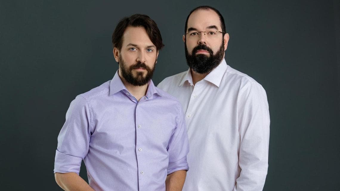 Nate Soares (a sinistra) e Eliezer Yudkowsky