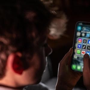 Instagram, çocukları intihar veya kendine zarar verme ile ilgili terimler aradığında ebeveynleri uyaracak