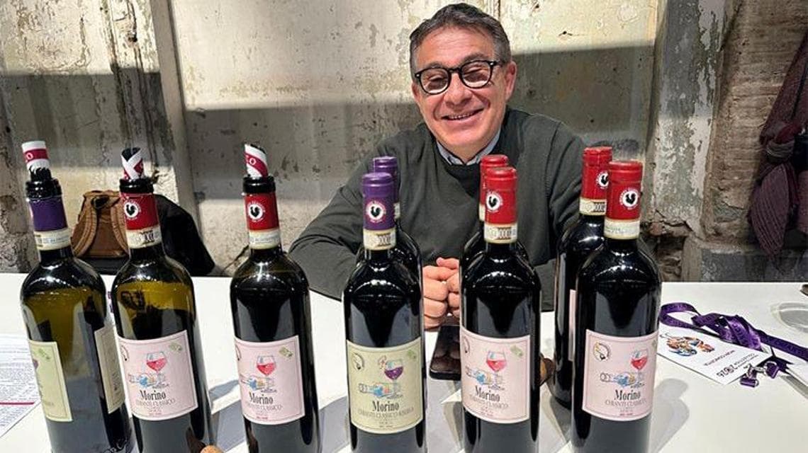 Massimo Becattelli con i suoi vini