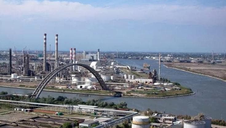 Il vecchio petrolchimico di Porto Marghera