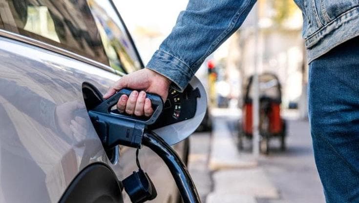 La rete di ricarica delle auto elettriche in Italia cresce più che nel resto d’Europa