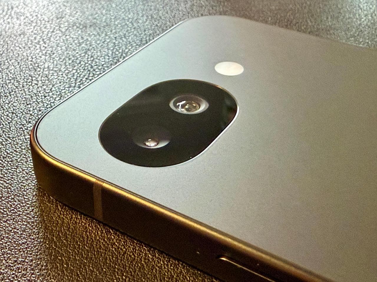 Pixel 10a testi: Google düz akıllı telefonu icat etti