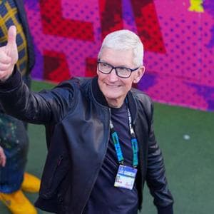 Apple, Tim Cook'un ellili yılını kutluyor 