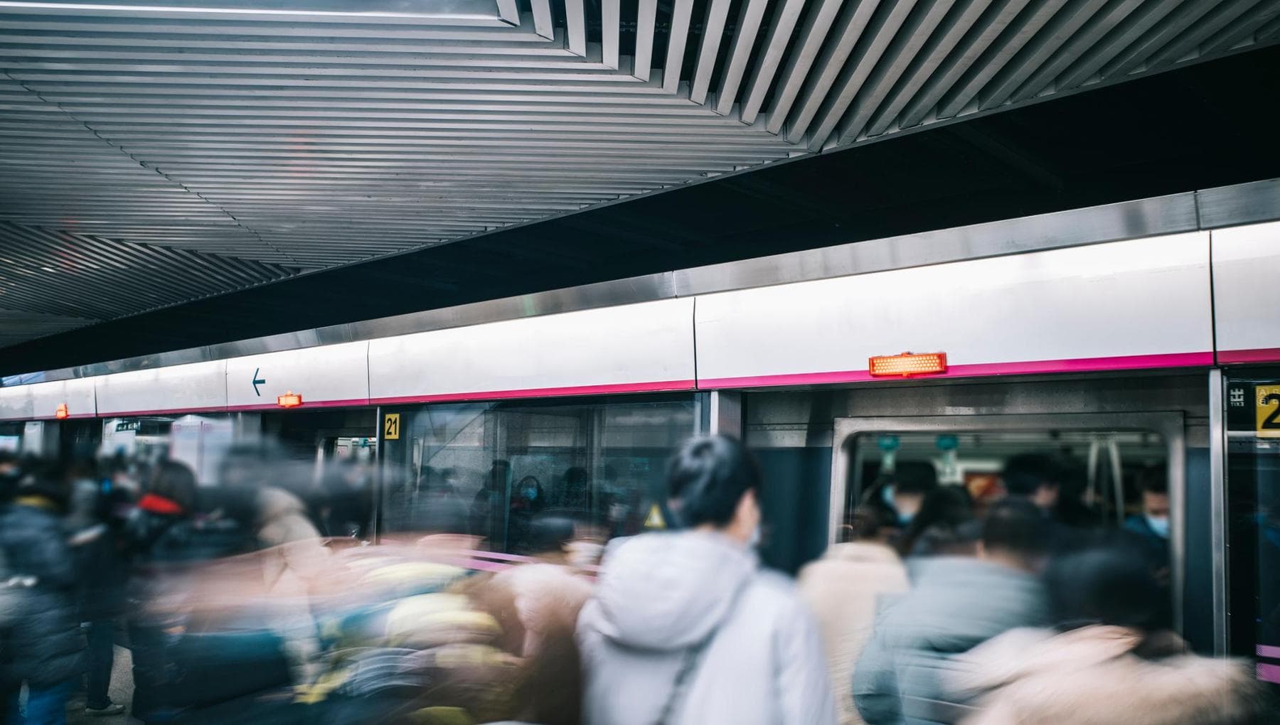 Banliyö cehennemi: Metroda bile hava ısınıyor