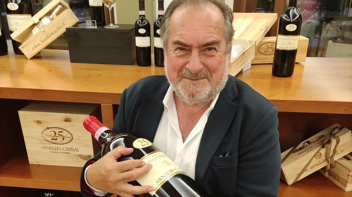 Michel Rolland nella cantina di Caprai a Montefalco (@LaraLoreti)
