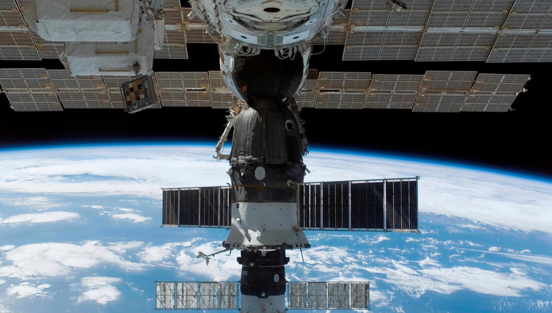 Rusya, ABD'ye (ve Musk'a) meydan okuyacak ilk uydusunu fırlattı