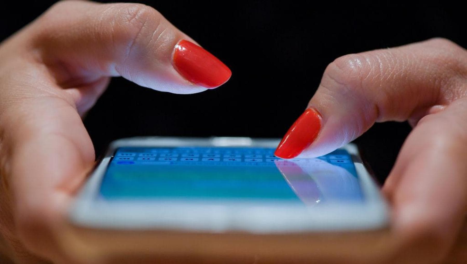 Uzun tırnaklar, yakında dokunmatik ekranları kullanmak daha kolay olacak