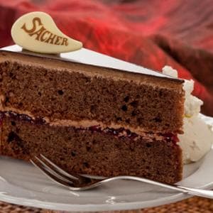La turbolenta storia della torta viennese entrata nel mito