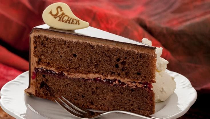 La turbolenta storia della torta viennese entrata nel mito