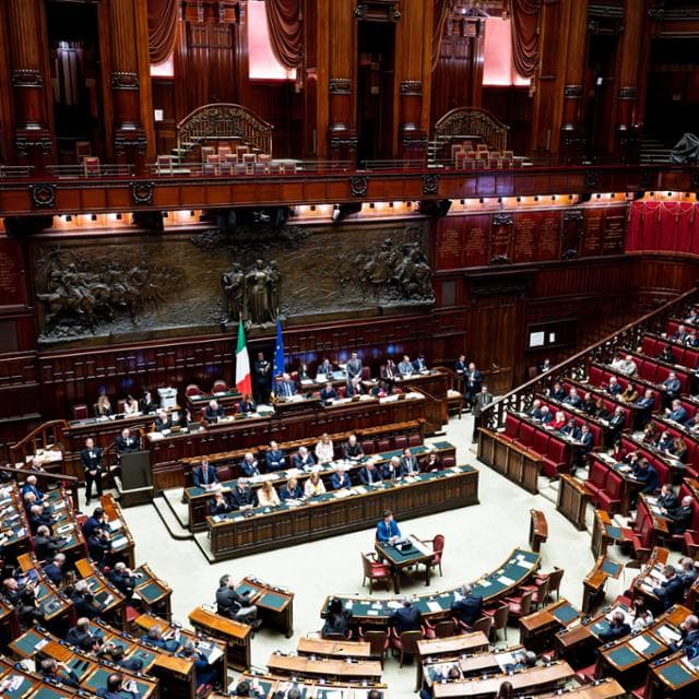 Le leggi in discussione in Italia per combattere dipendenza da social (e potere degli algoritmi)