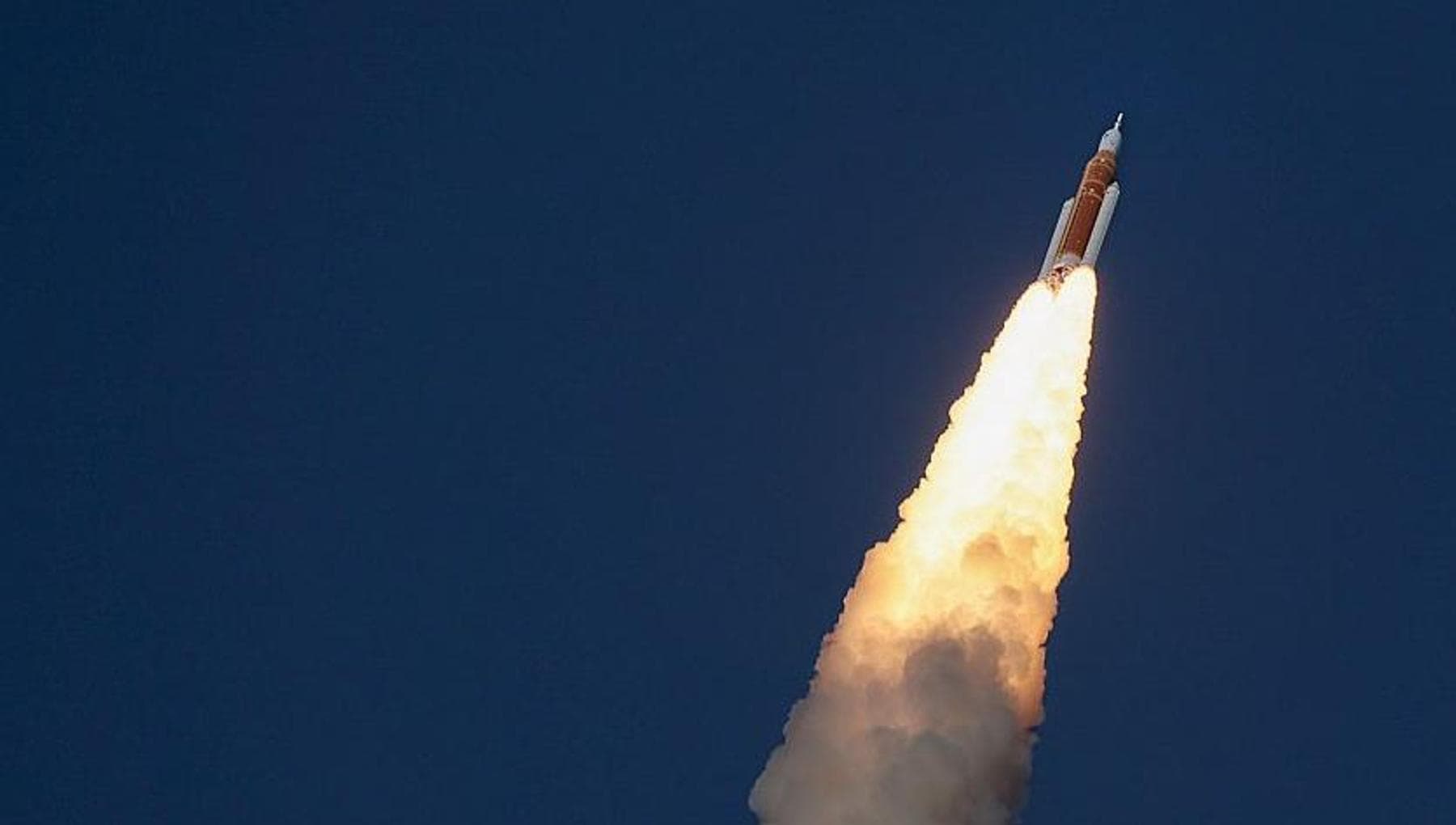 Artemis 2 başladı, 2030'da ay üssü: haklar, maliyetler ve güvenlikle ilgili şüpheler