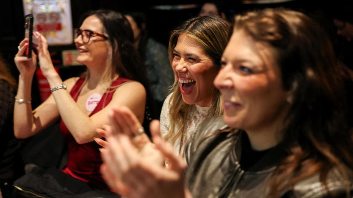 Bir PowerPoint ile birbirimizi tanımak, flört etmenin yeni sınırı Londra barlarında doğuyor