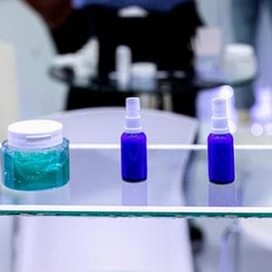 Kozmetik, 1 Mayıs'tan itibaren AB kısıtlamaları: oje, jel, parfüm ve şampuanlarda neler değişiyor?