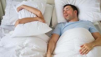 Apnee nel sonno, se cambiano ogni notte aumenta (di molto) il rischio d’infarto e ictus