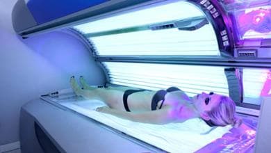 I lettini solari modificano il Dna della pelle (molto più del sole)