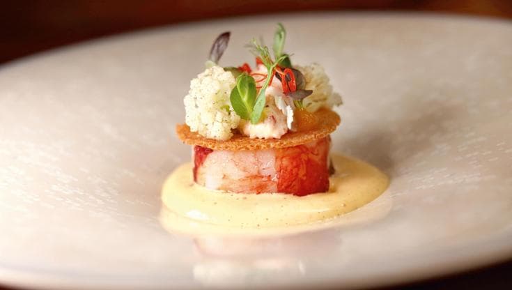 Homard Au Torchon: l’astice incontra il cavolfiore e un tocco di Habanero