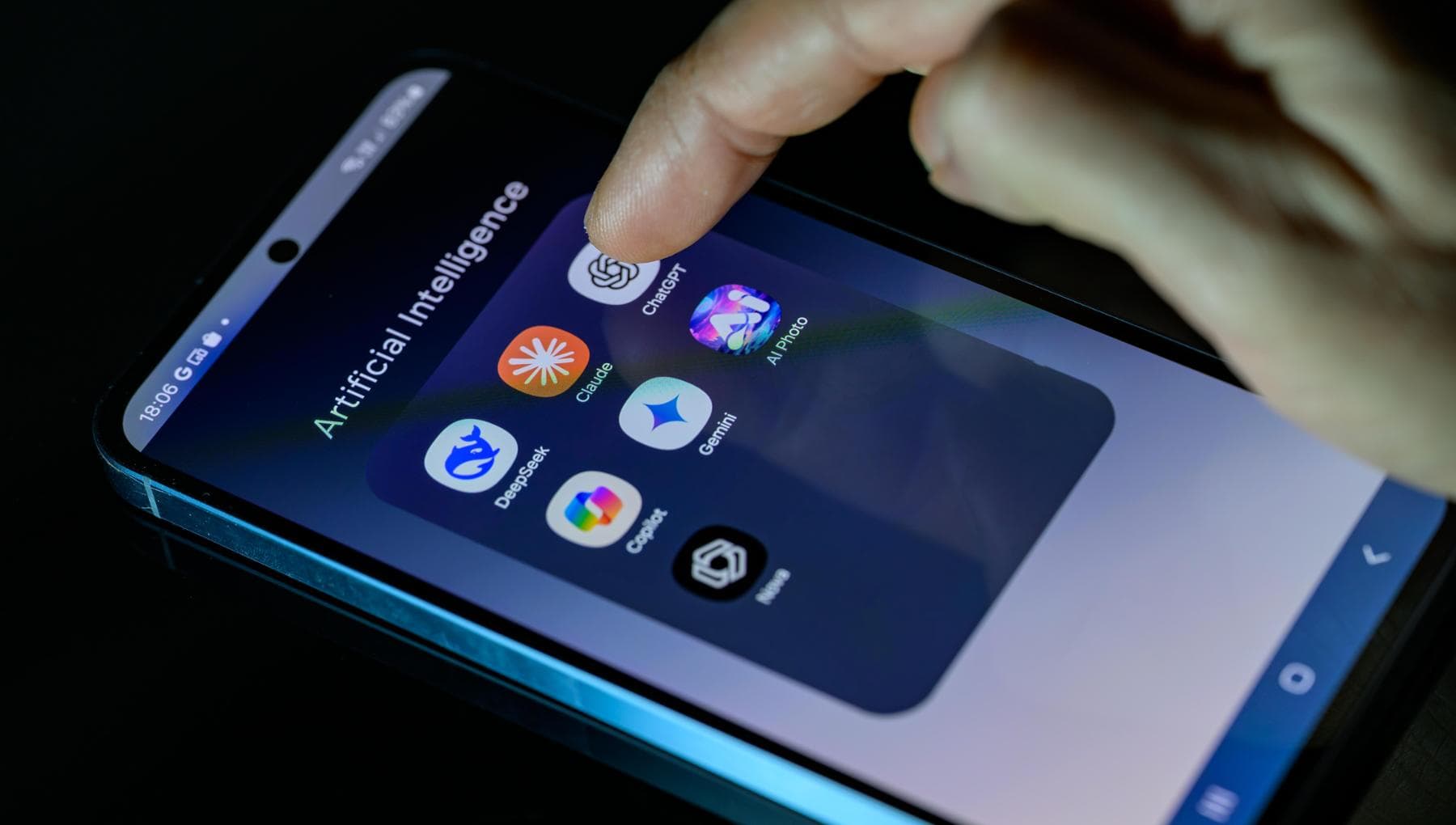 Intelligenza artificiale: ChatGpt, Claude e Gemini in down