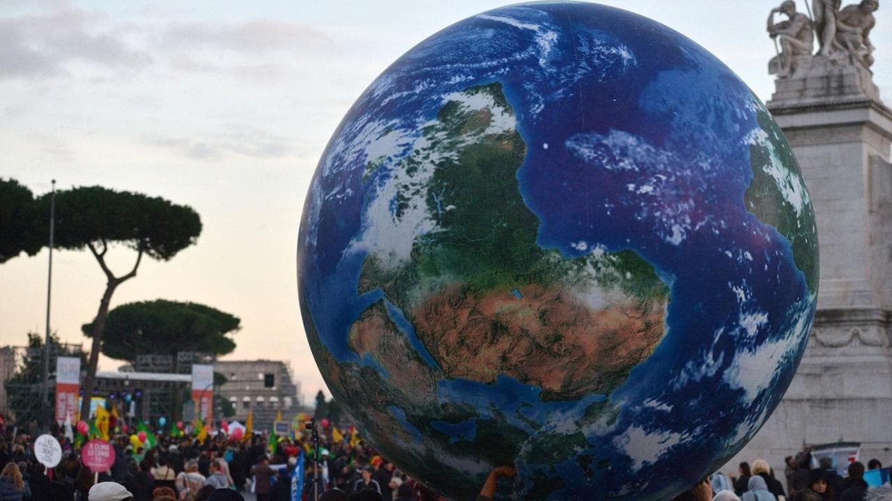 Giornata mondiale della Terra,  una spinta dal basso per salvare il Pianeta malato